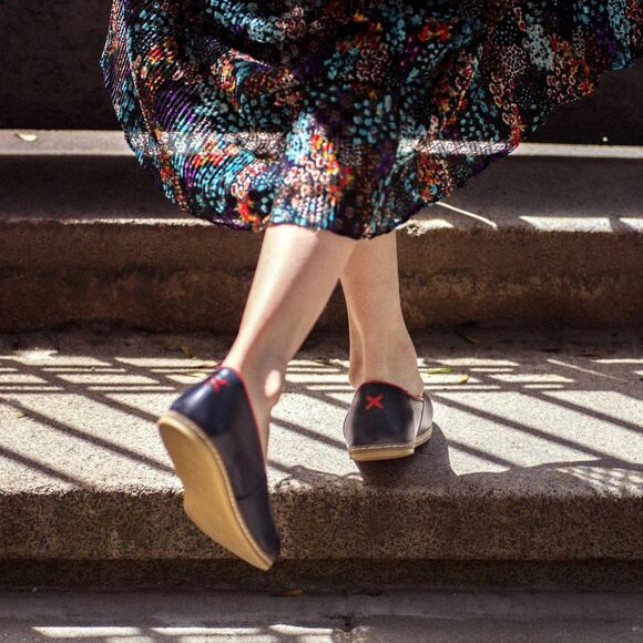 CHARIX Dark Navy Slip On size 38 /7.5 - Picture 8 of 8